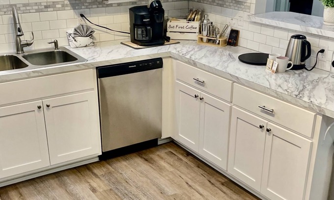 Muskogee Casa | Cozy up & relax at the Spotlight on Broadway you’re going to love the show!