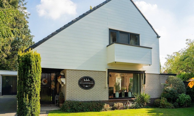 Den Ham Villa | Villa con jacuzzi, sauna y jardín.