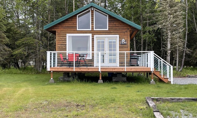 Kalifornsky Cabina | Cozy Waterfront Cabin, Central Kenai - Alaskan Sunset Cabins: 'Kalgin'