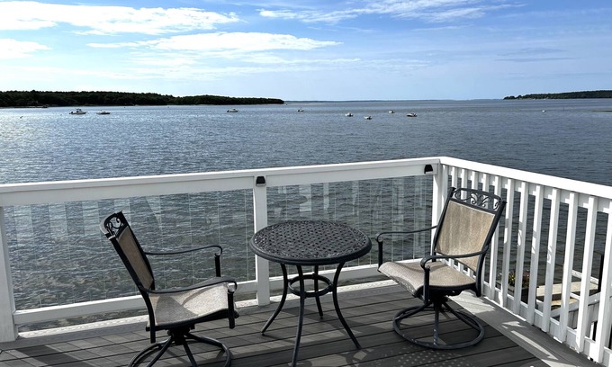 Wareham Center Cabaña | Cozy Waterfront Cottage