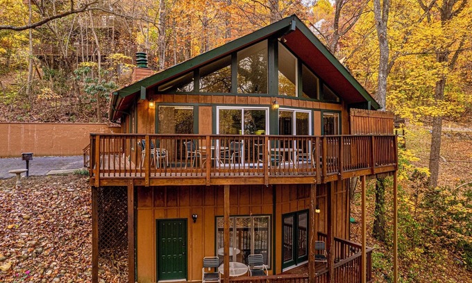 Chalet Village Chalet De Esquí | ❤Fantastic Fall⛰5min to GSMNP/Theater/Hot Tub/WiFi/Close to Gatlinburg