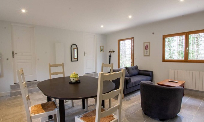 Saint-Pompont Cabaña | Cabaña íntima de madera con Wifi, piscina compartida, a 1 km de St Pompont