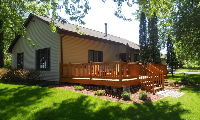 Oshkosh Casa | Año Cozy Alrededor Lake Front Casa de vacaciones