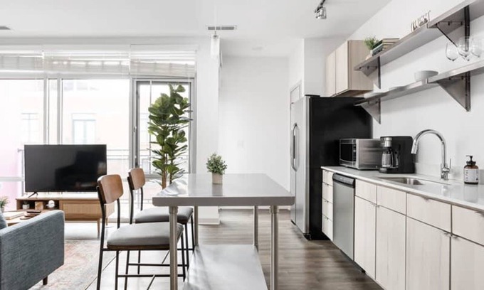 Downtown Indianapolis Apartamento | Cozysuites I Trendy 1BR Bottleworks Indy 2