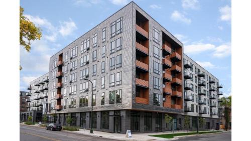 Downtown Minneapolis Apartamento | CozySuites Marquee