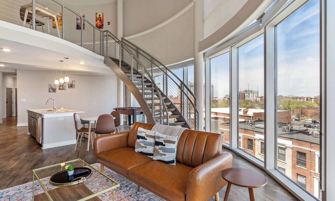 Mile Square Apartamento | CozySuites - Penrose