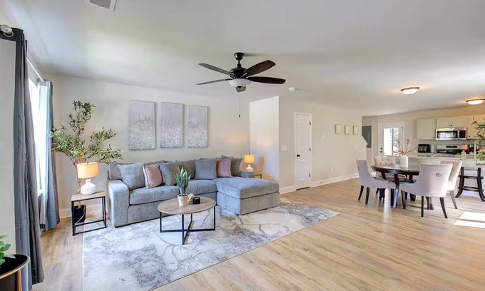 Taylors Casa | Cozzy home away from home fenced in back yard and pet friendly