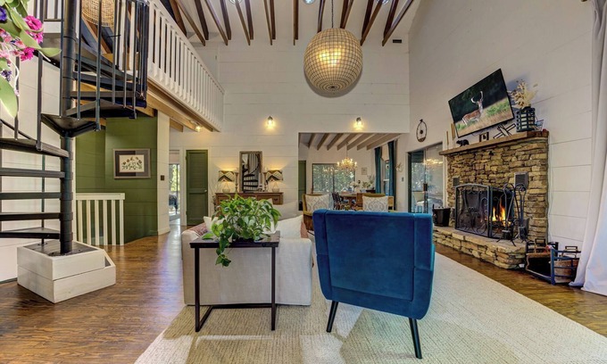 Big Canoe Casa | Crackling Fires, Game Nights & Community Swims, Hikes, Golf, Kayaking & Tennis - Heavenly Hideaway