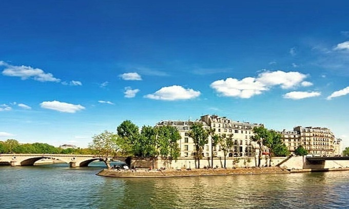 Les Iles Casa | Cradle of French Luxury Ile ST-Louis 400yr old rooftop vintage gem