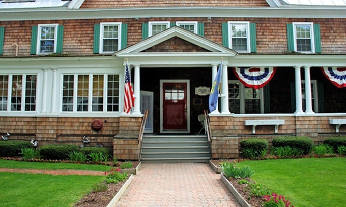 Wilmington Apartamento | Crafts Inn, Hotel Suite with pool and hot tub.