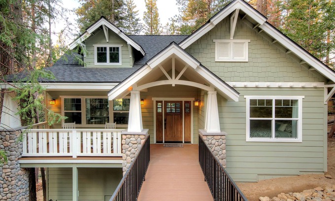Yosemite West Casa | Esta casa de estilo Craftsman es el lugar perfecto para que sus vacaciones en Yosemite sean realmente inolvidables.