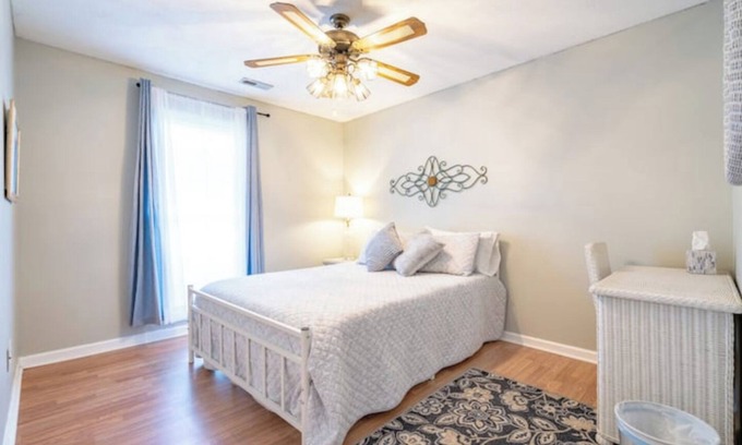 Decatur Casa | Crandon House with space and comfort