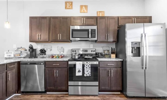 Clarksville Casa | Crazed Farmhouse Themed Condo