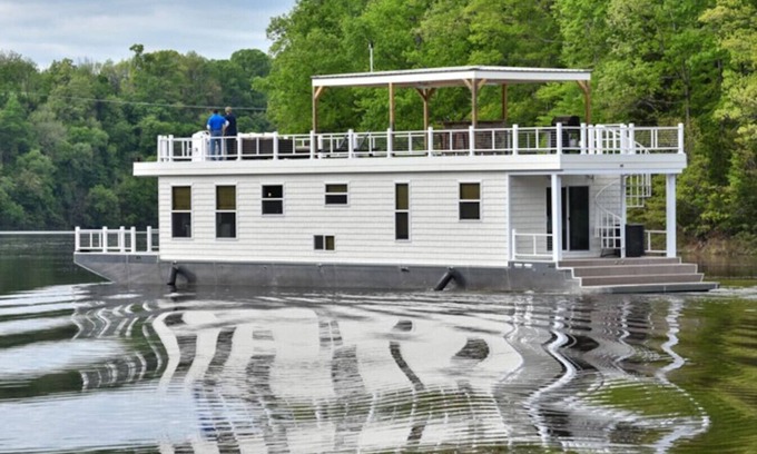Nancy Alquiler De Eote | Cream Houseboat 4 Bedroom
