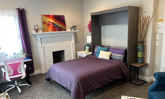 Mapleton/Fall Creek Casa | Creative, Cozy Freedom Room for Women—Safe, Stylish Stay in North Downtown Indy!