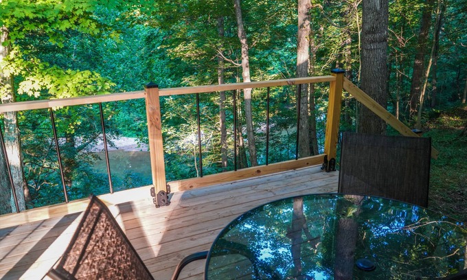 Chillicothe Cabina | Creek View, Covered Decks & Private Hot Tub, Woods, Peaceful, Wildlife!