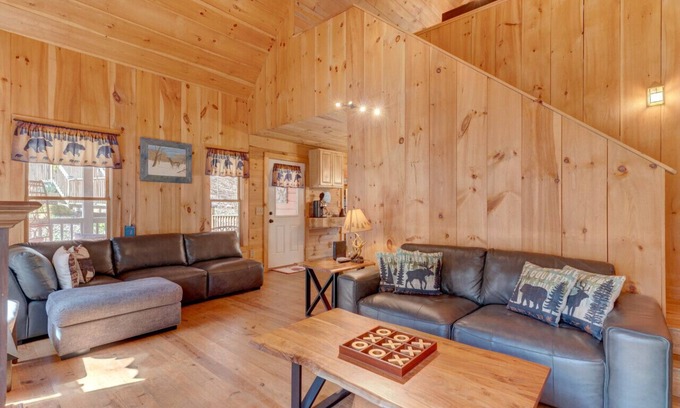Ranger Cabina | Creekside Cabin fire pit pizza oven dogs hot tub