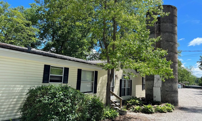 Cherokee Alquiler De RV | Creekside Cabin Perfect for the Whole Family!