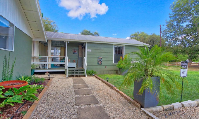 Wimberley Cabina | Creekside Cabins - The Nest | Romantic Cottage with Creek Access