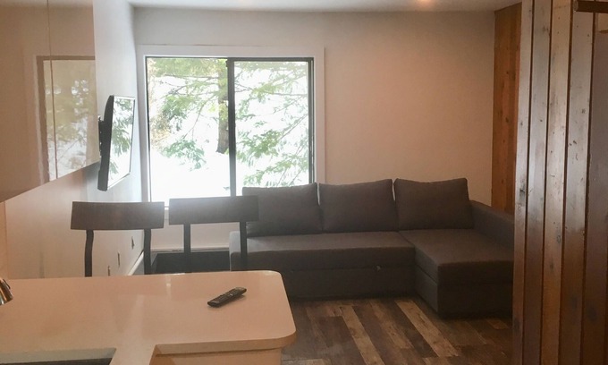 Whistler Creekside Condominio | Escapada Creekside. Camina a la góndola en 3 minutos