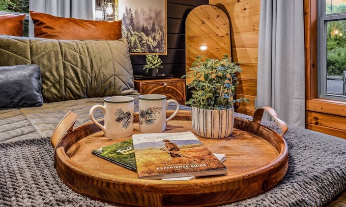 Sevierville Cabina | Creekside On The Bluff 2 Bedroom Cabin by RedAwning