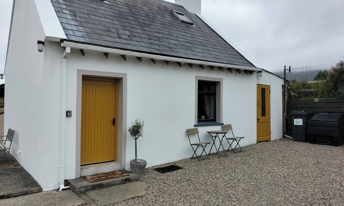 Glenveagh Cabaña | Creeslough - 2 Bed Cottage - Pet Friendly - Garden