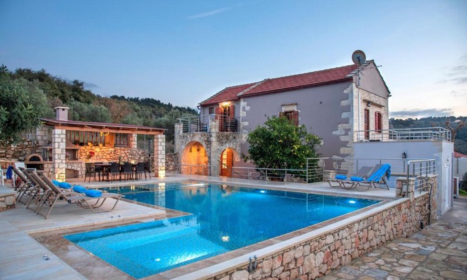 Gavalochori Villa | Cretan Lux Villa Heated Pool