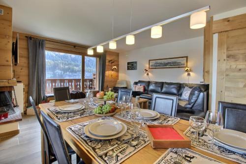 Champery Apartamento | Cretes 15, Chimney And Terrace