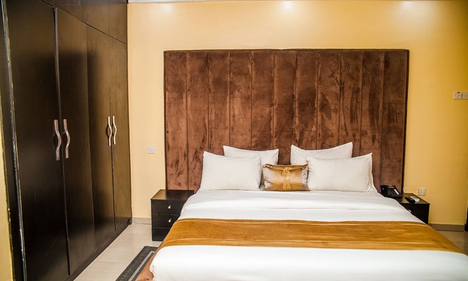 Lekki Phase 1 Hotel | CribVille Hotel & Suites