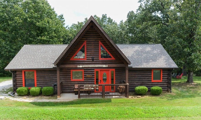 Branson Cedars Cabina | Cricket Creek Cabin awaits you | 3 Bed, 2 Bath
