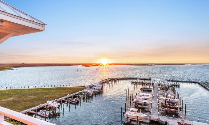 Crisfield Condominio | Crisfield Penthouse Retreat with Amazing Water Views!