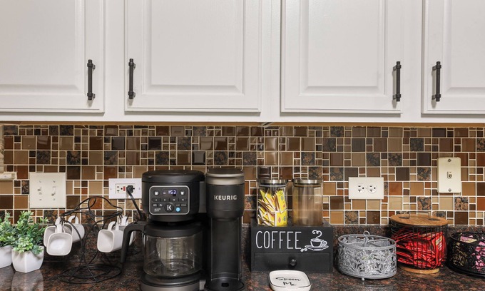 Carol Stream Casa | Crisp: Spacious 5BR - 2.5 BT house in Carol Stream