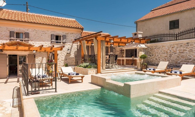 Skradin Villa | Croatian villa, holiday villa croatia, dalmatian coast villa, croatia villa with pool