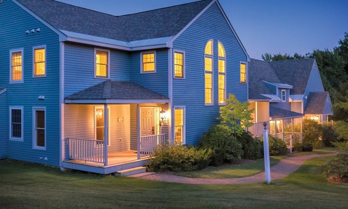 Francestown Casa | Crotched Mountain Golf Club, Autumn Leaf Peeping