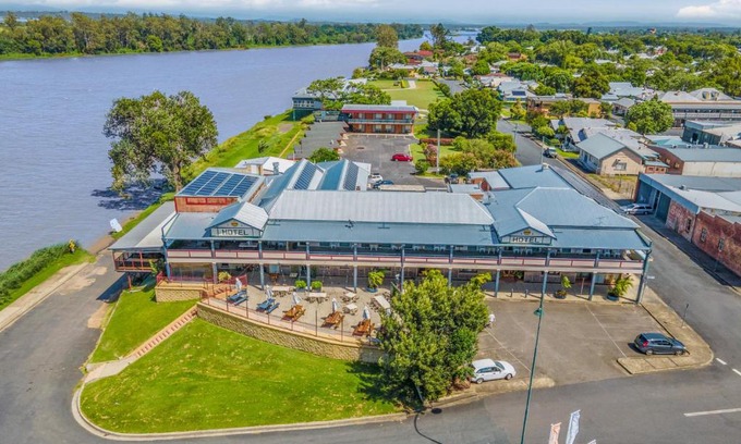 Grafton Hotel | Crown Hotel Motel