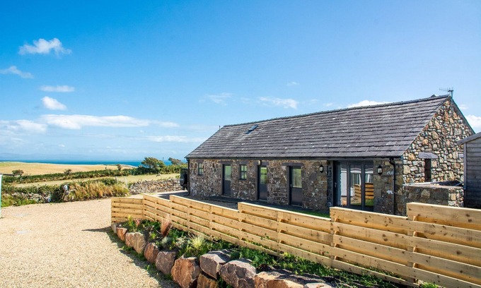 Bwlchtocyn Cabaña | Crowrach - sleeps 7 guests in 3 bedrooms