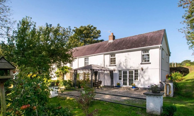 Mawr Casa | Crwcca Farm Cottage in the beautiful Felindre