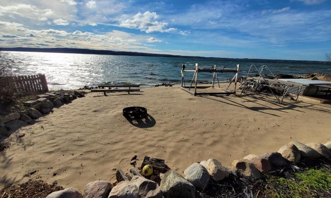 Lake Township Casa | Crystal Lake Hillside with Private Sandy Beach