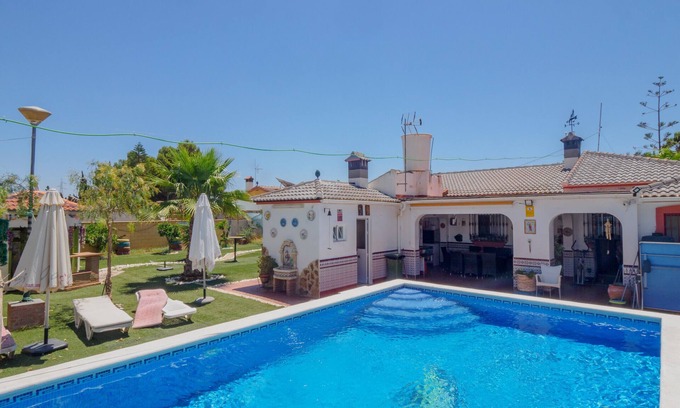Cártama Villa | Cubo's Villa Mariposa Cártama / Piscina privada / amplio jardín / wifi gratis