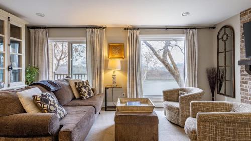 North Capitol Casa | Cumberland River Views Walk to Broadway Downtown Stadium Rockin Riverfront