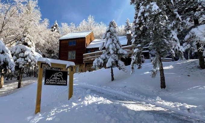 Snowshoe Casa | Cupp's Cabin 6 BR - NWR - Easy Walk to Slope