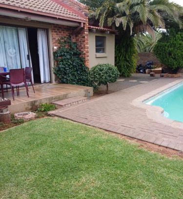 Bloemfontein Cabina | Cura Lodge