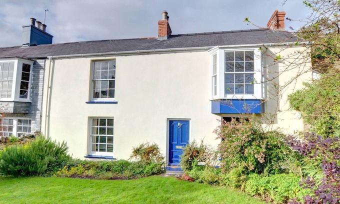 Manorbier Casa | Esta casa adosada, catalogada que data del siglo XVIII, se encuentra en Manorbier, con buenas