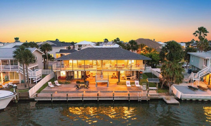 Key Allegro Casa | Curlew on the Bend: Key Allegro Canal Gem!