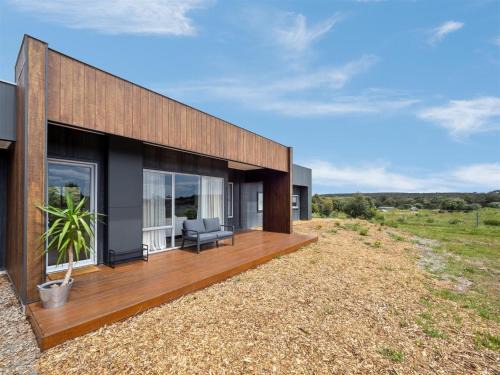 Burnside Casa | Cusmano Retreat - contemporary rural homestay