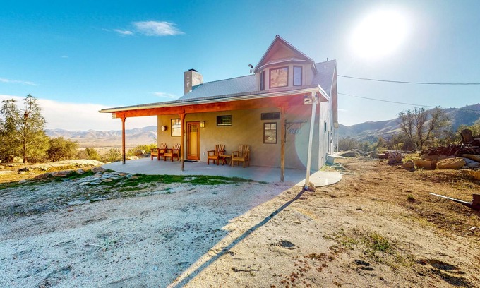 Weldon Casa | Custom-crafted acreage with sunroom & clawfoot tub