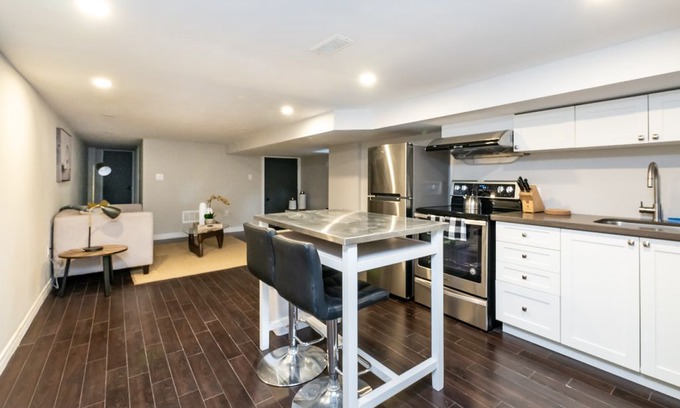 Dufferin Grove Casa | Cute 1 bedroom in Convenient Downtown Toronto Location
