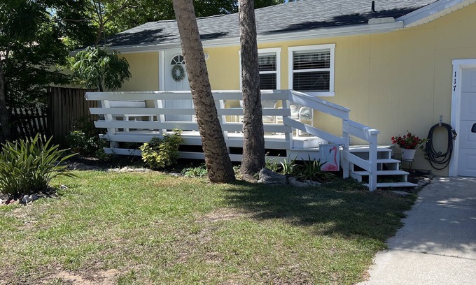 Edgewater Casa | Cute, comfortable home with a sunny front porch. 3 minute walk to the river.