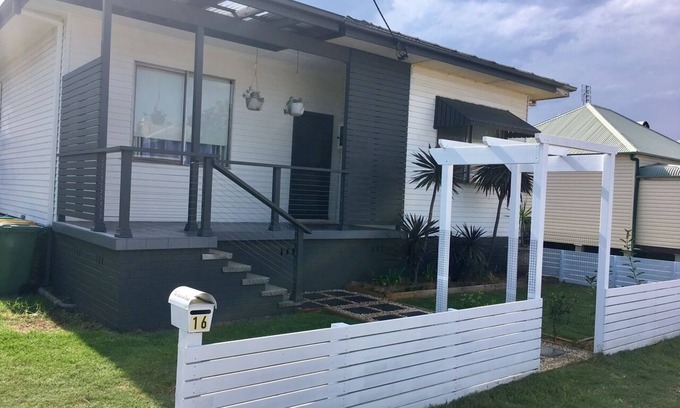 Cessnock Casa | Cute miners cottage in CBD. 10min drive to Hunter Valley vineyards