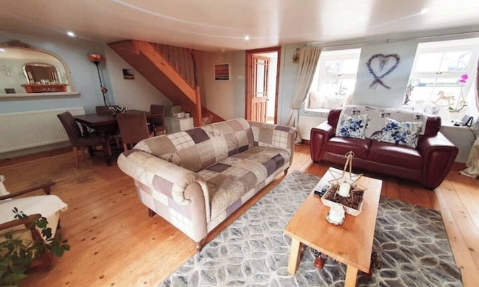 Cowbridge Cabaña | Cute Quirky Cottage